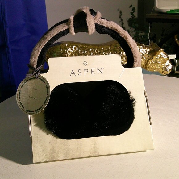 Adjustable Women's Fluffy Earmuffs - Picture 1 of 3